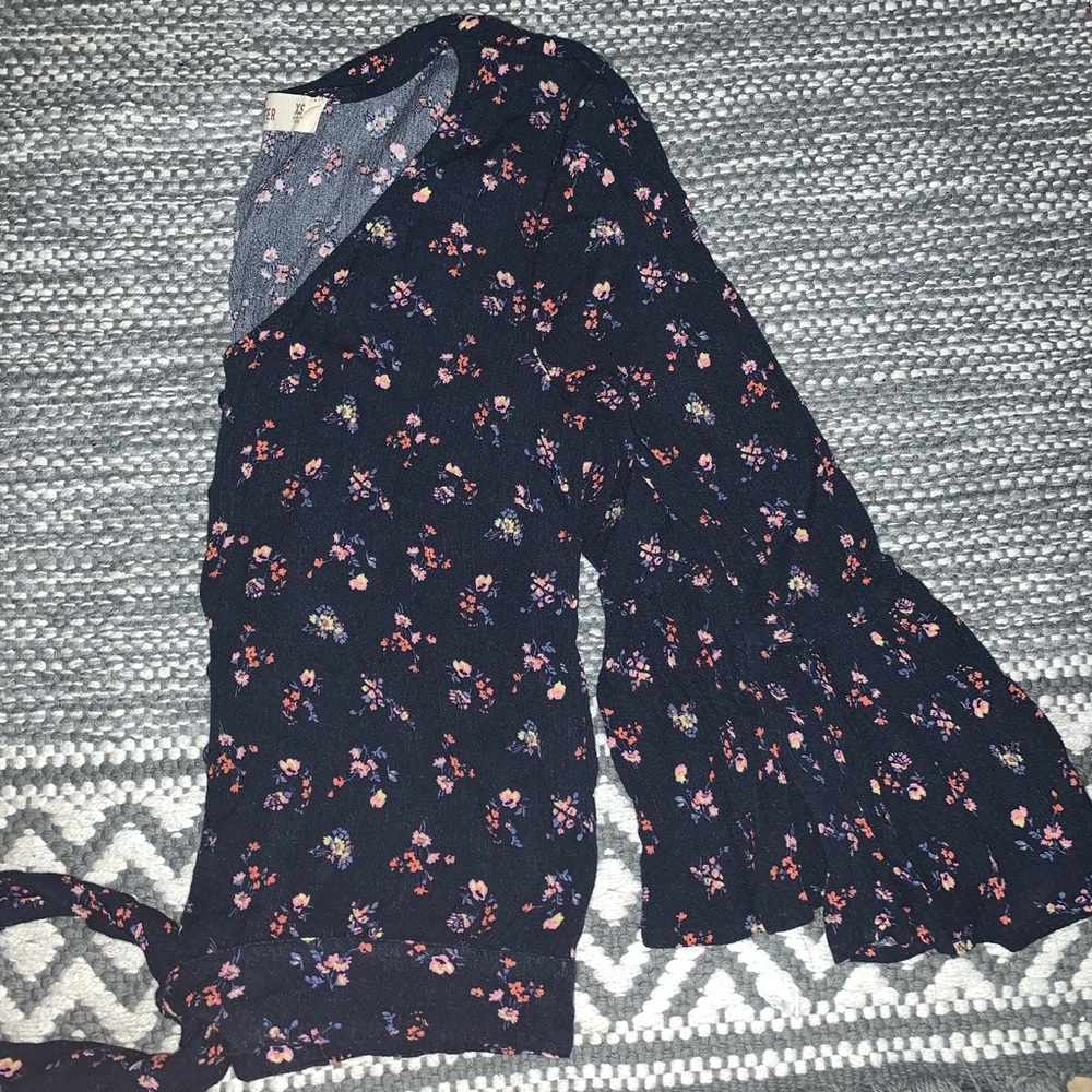 hollister tie front shirt